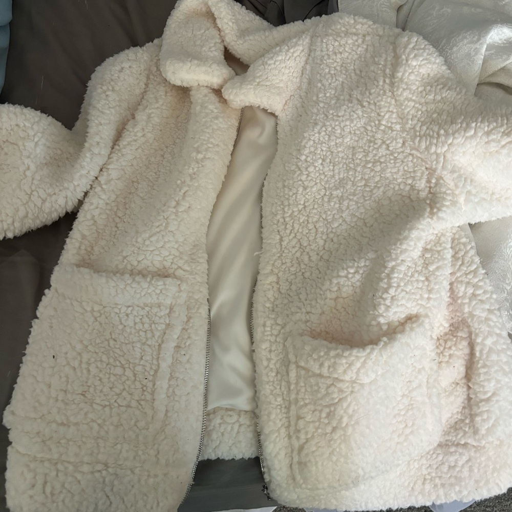 Cozy sherpa jacket white size medium